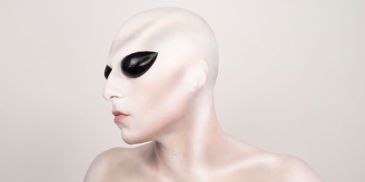 Invade Area 51 With This Beauty Tutorial