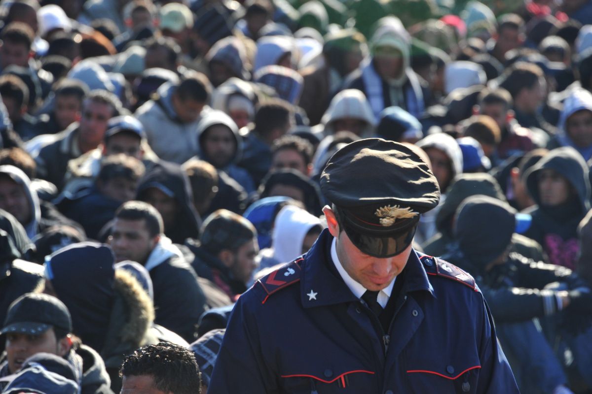 Uno straniero sgozza
un vigilante a Roma. Ma il Pd non si tiene: «Vogliamo lo ius soli»