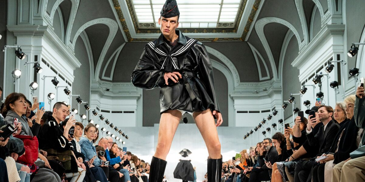 fugl Milestone reb Male Model Goes Viral For His Extreme Runway Stomp During Paris Fashion  Week - Comic Sands