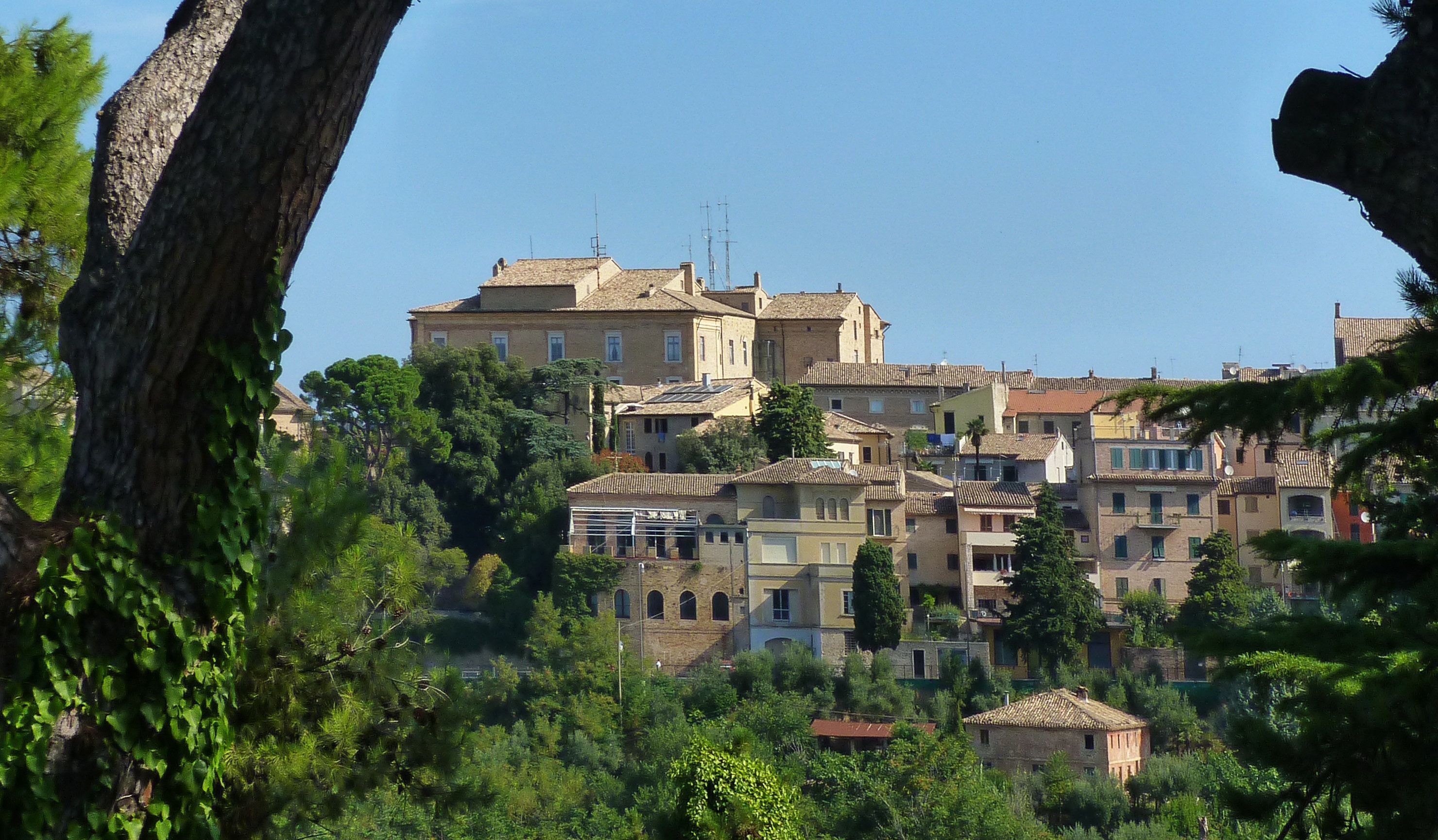 Caro Mattarella, senza quella siepe «L’infinito» di Leopardi non ha senso
