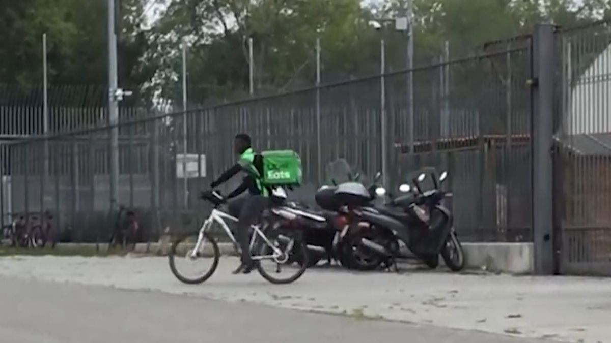 Porti aperti e rider senza contratto dai centri di permanenza