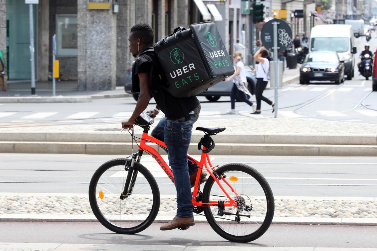 Tutti contro la nuova legge sui rider. E in commissione è già un Vietnam