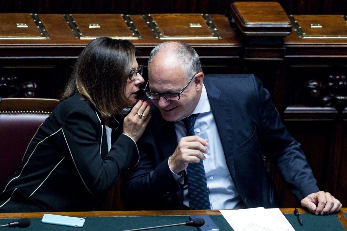 Gualtieri si attacca ancora al Papeete ma all’Ue chiederà di spendere di più