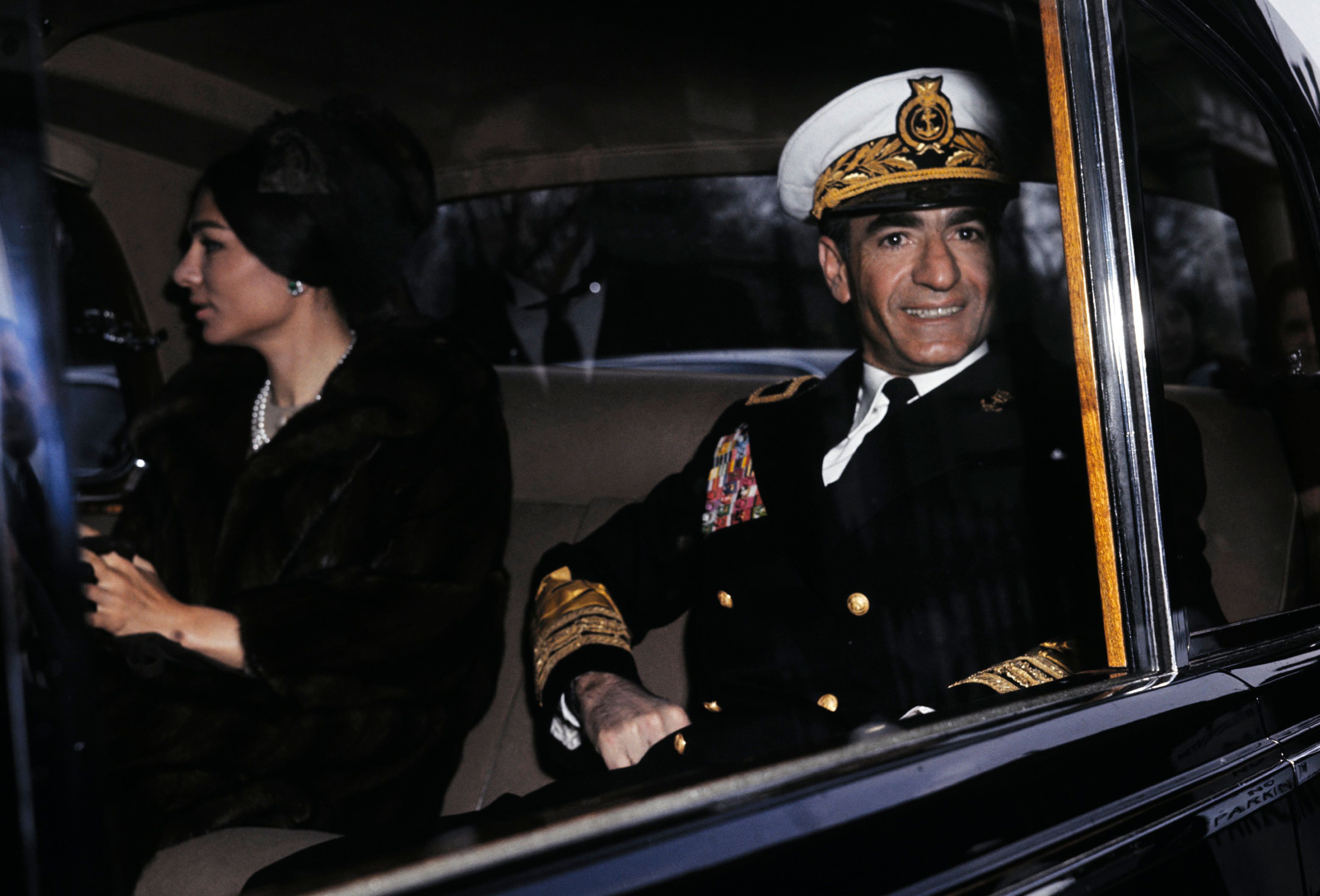 «La vera rivoluzione sociale la fa lo scià»