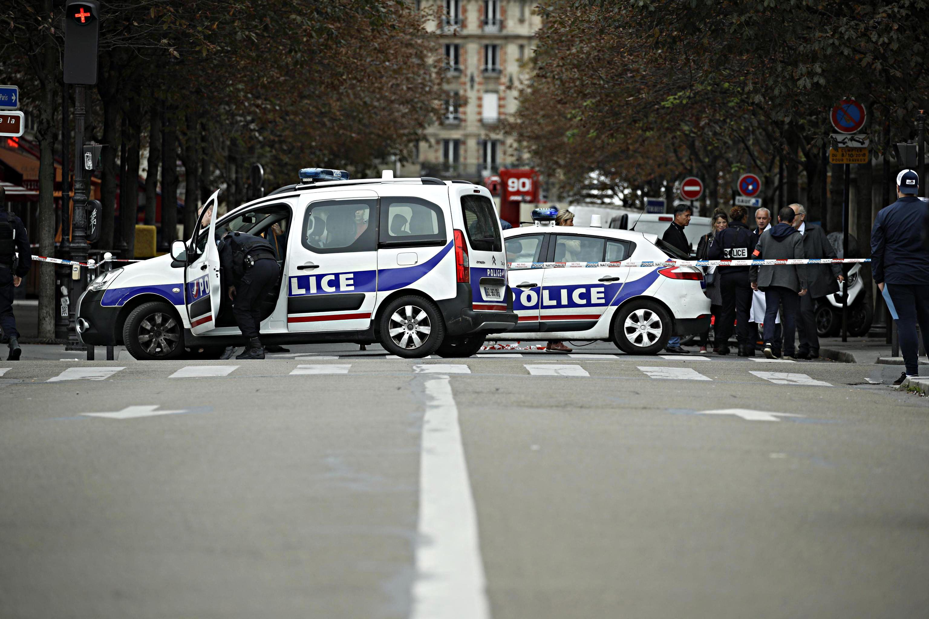 Fa una strage in prefettura a Parigi. Si era appena convertito all’islam