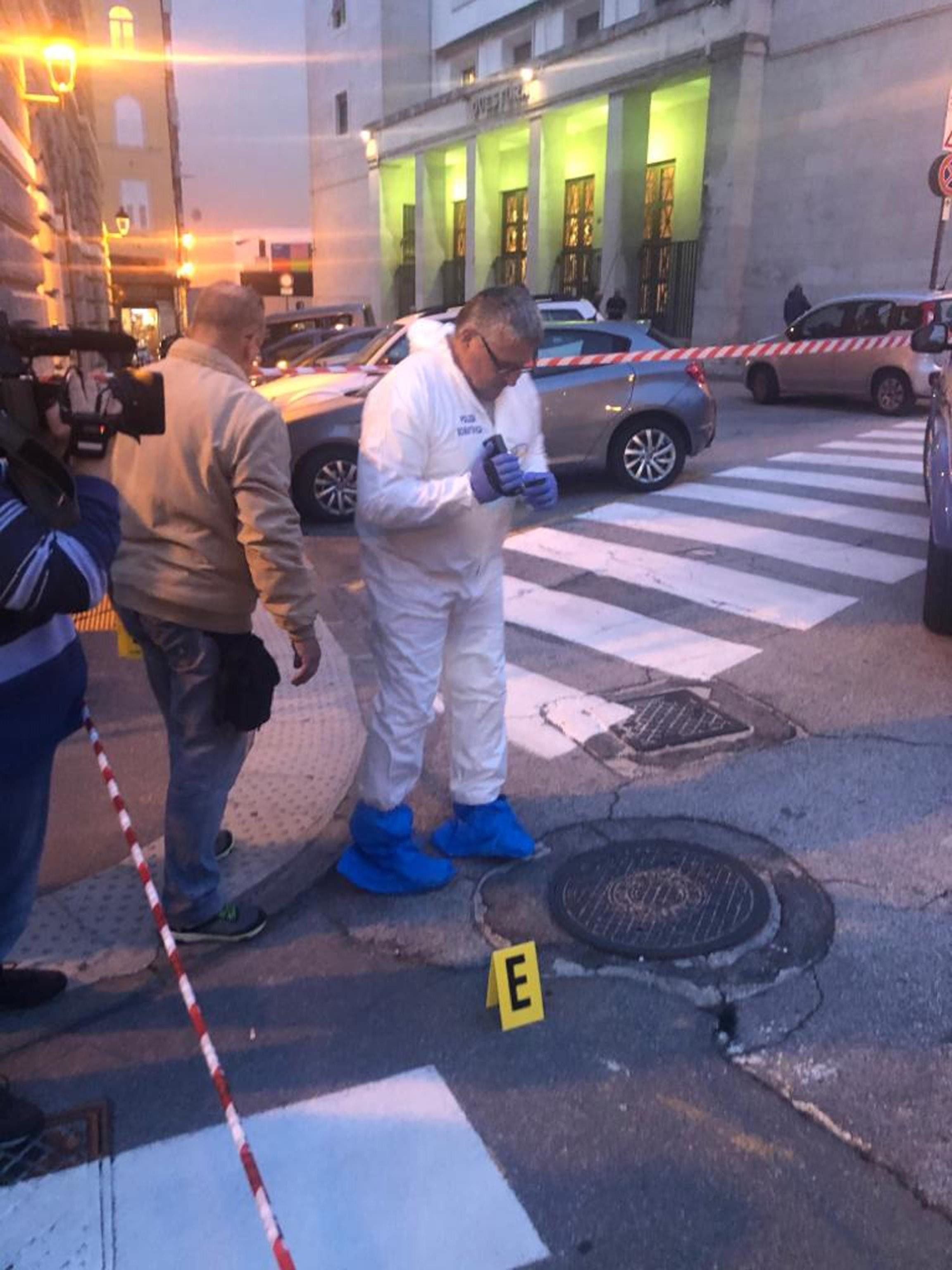 Due poliziotti trentenni uccisi in Questura a Trieste da rapinatori dominicani