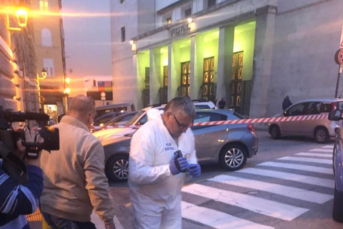 Due poliziotti trentenni uccisi in Questura a Trieste da rapinatori dominicani