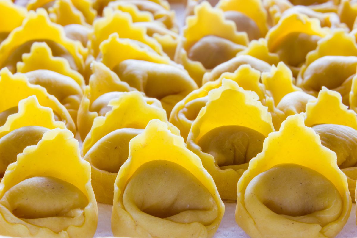 Sconfitto il tortellino dell’accoglienza. Ora rilanciamo i cibi della tradizione