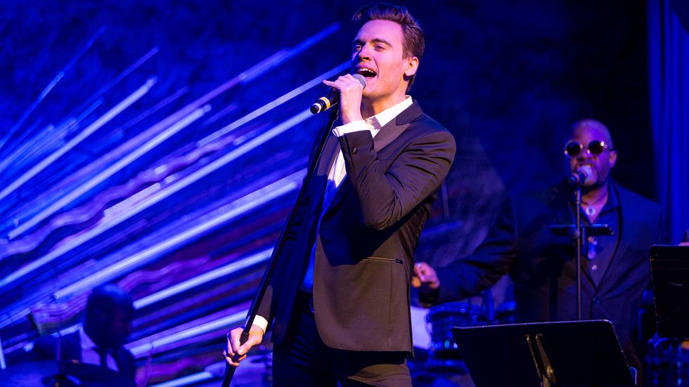 Erich Bergen singing on stage