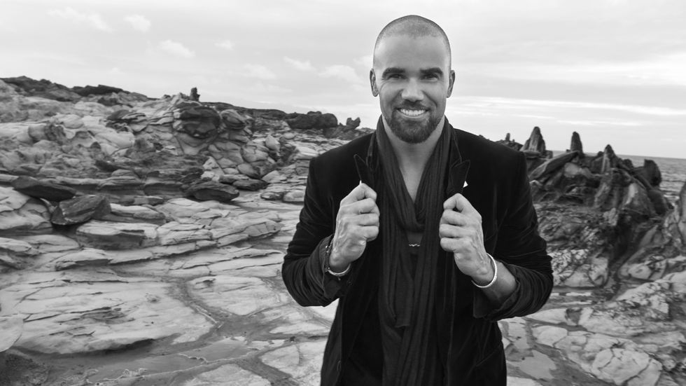 Shemar Moor in black sweater and scarf