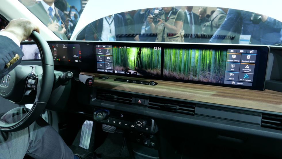 Honda E dashboard displays