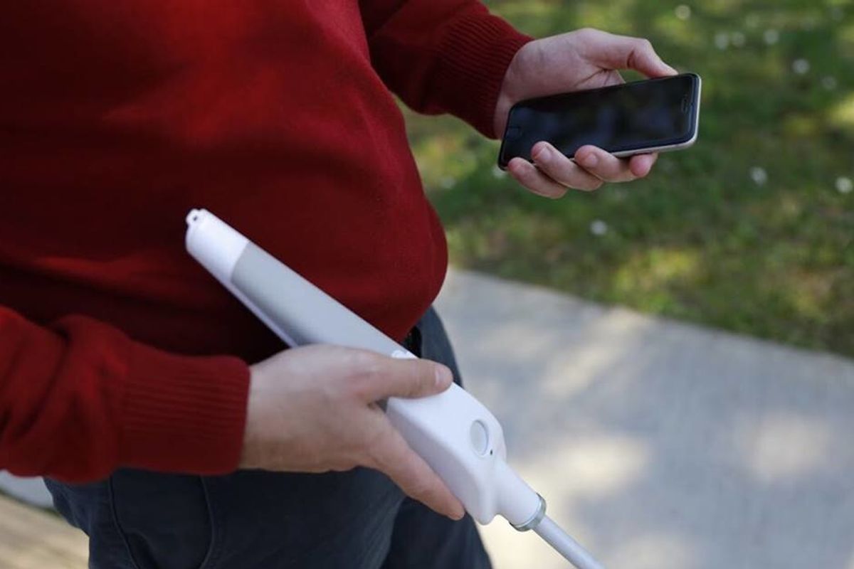 A blind inventor created a 'smart cane' with Google Maps to help visually-impaired people get around