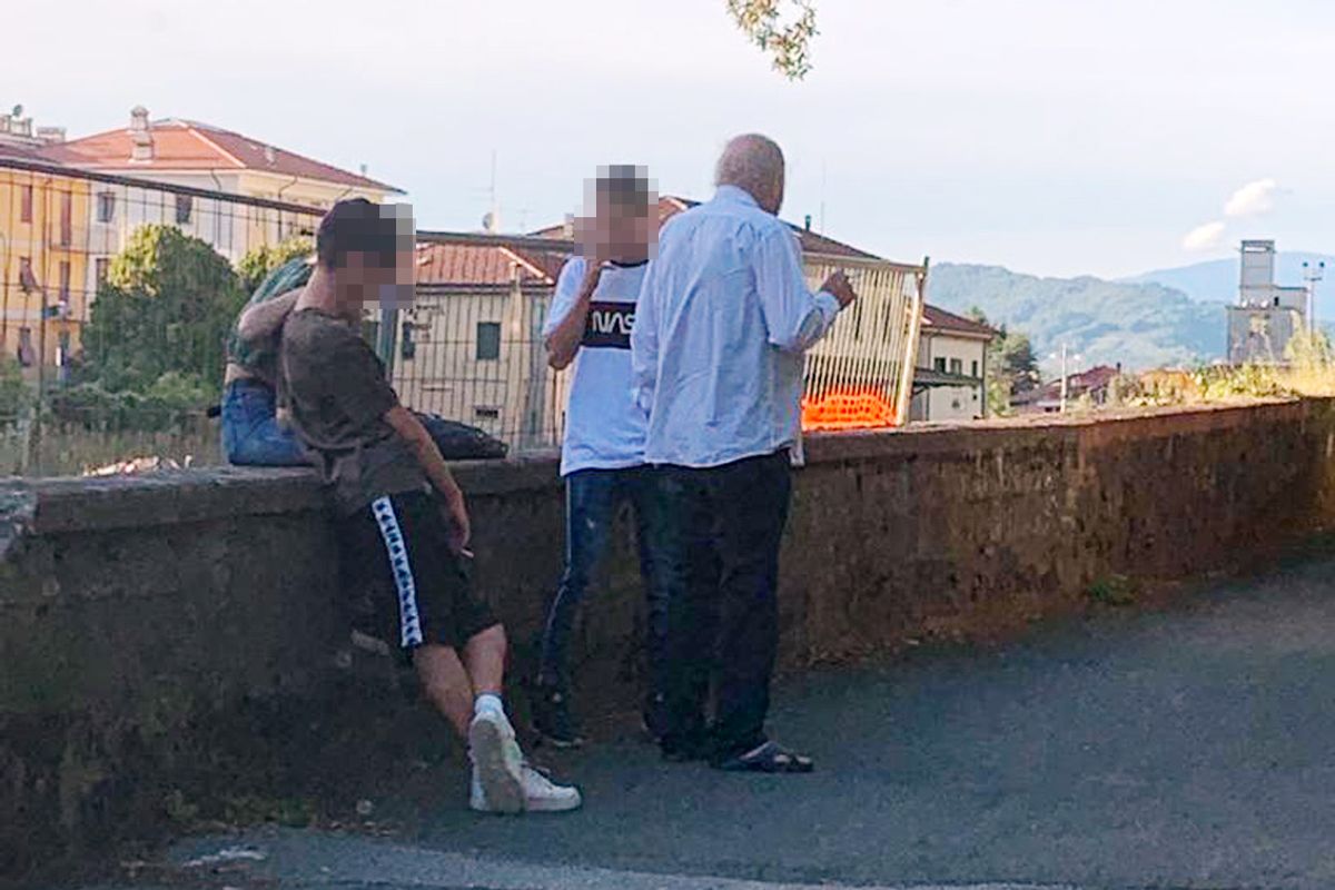 Fiesoli, l’orco del Forteto condannato per abusi approccia ragazzini al bar