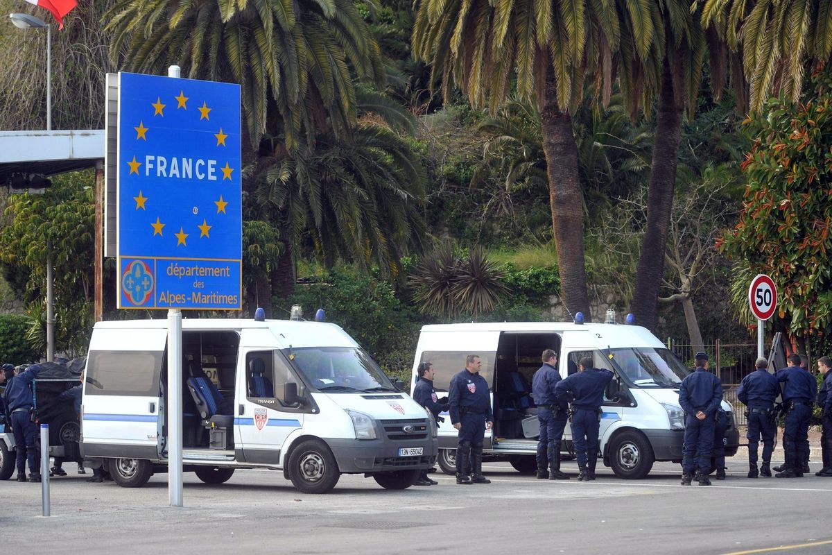 I francesi continuano a rastrellare i migranti per spedirli a Ventimiglia