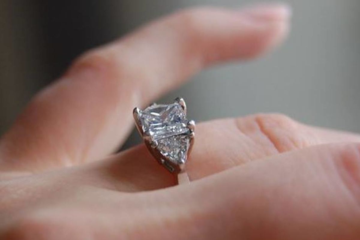 Woman dreams she swallowed her engagement ring and wakes up with it missing