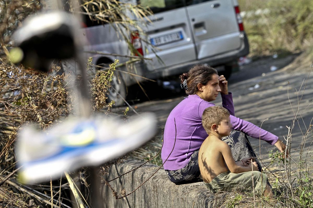 I bambini fanno pena solo se li tolgono ai rom