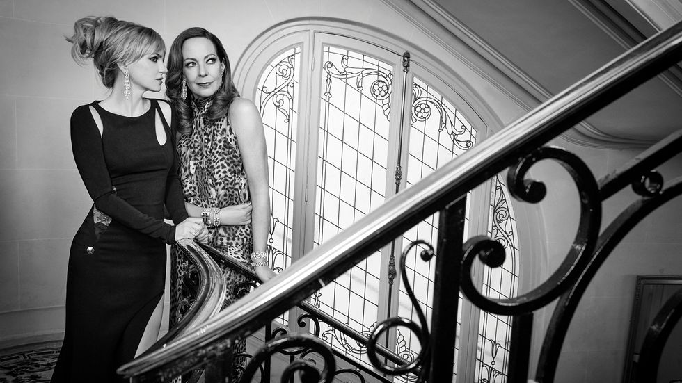 Anna Faris and Allison Janney on staircase