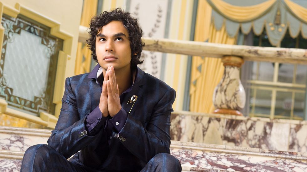 Kunal Nayyar of The Big Bang Theory in shiny blue on blue suit