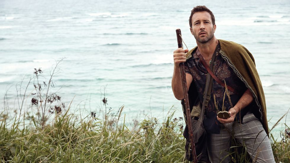 Alex OLoughlin of Hawaii Five0 hiking through Oahu