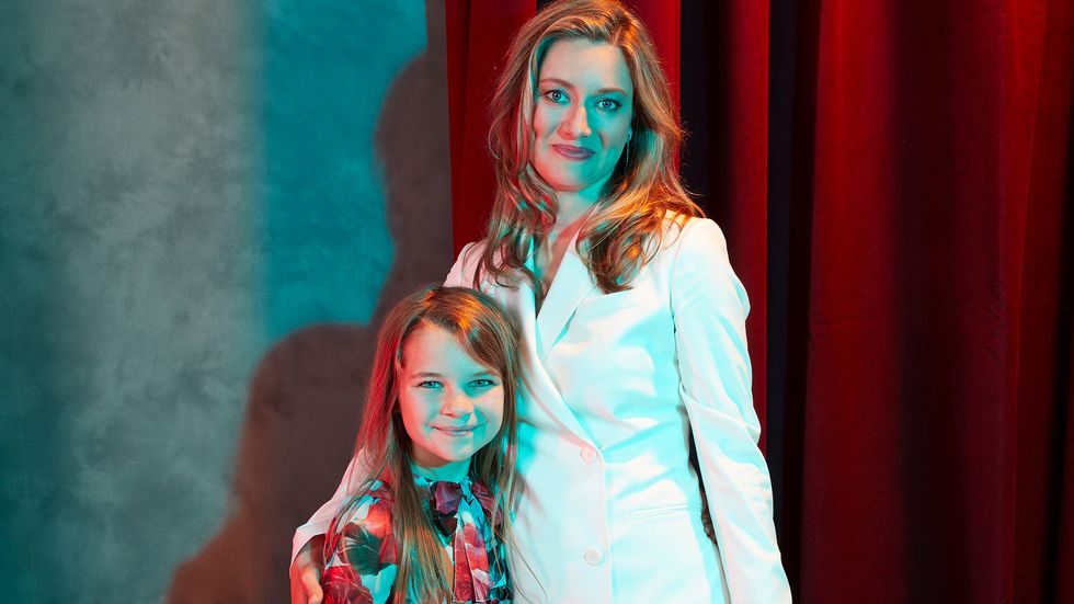 Young Sheldon: Raegan Revord and Zoe Perry - Watch Magazine