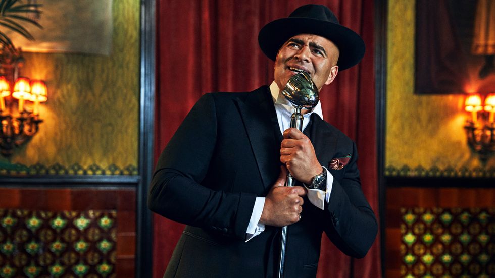 Chris Jackson singing with microphone