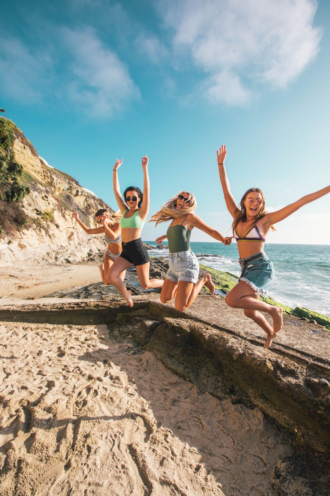 27 Ways To Be ​Kind And Have Fun With Your F​riends​