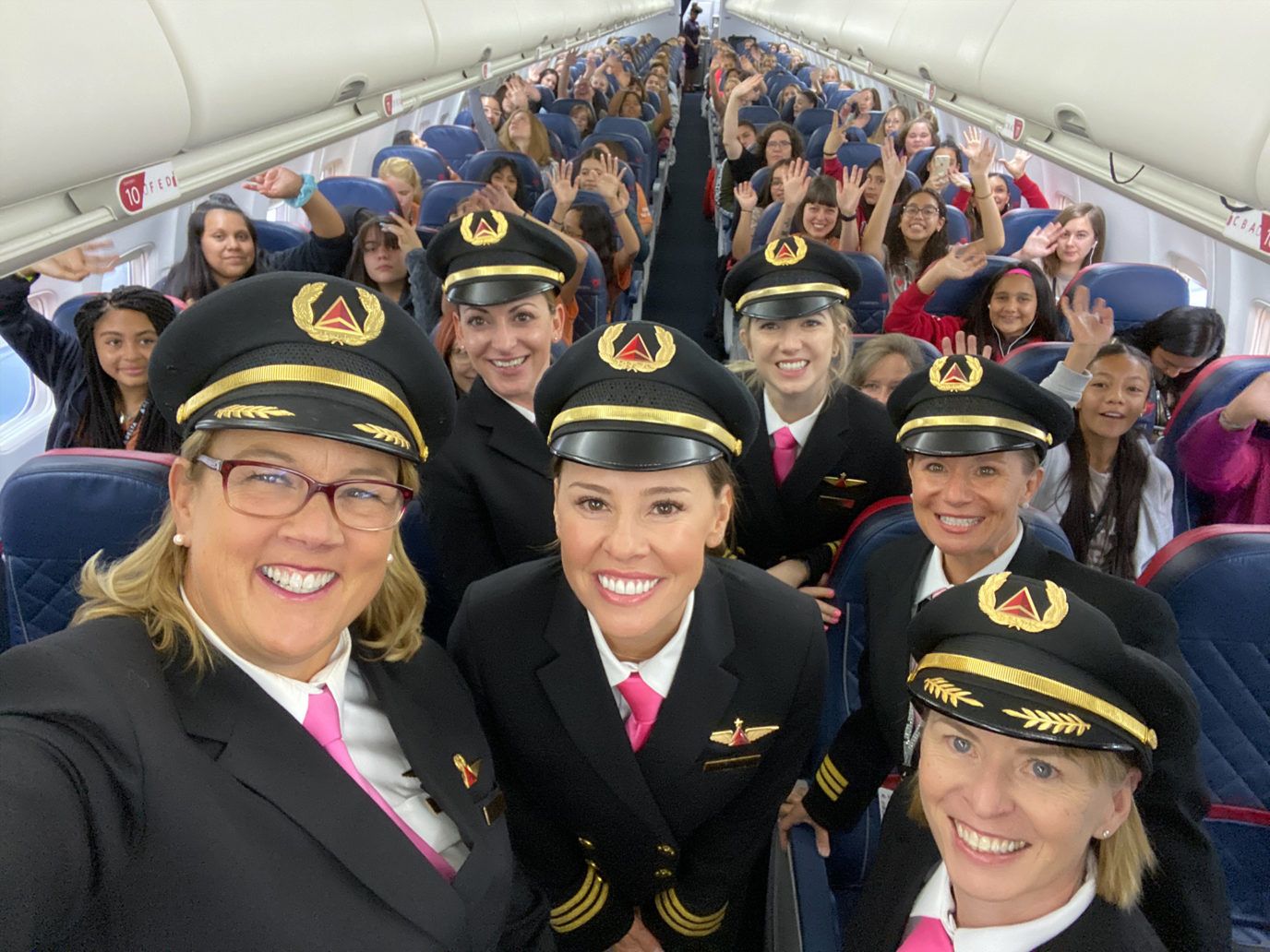 An all-female Delta crew took a plane full of girls to NASA to "close the gender gap in aviation"
