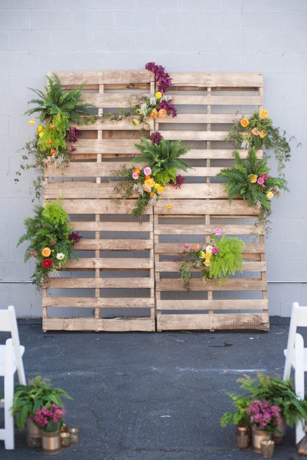 pallets baby shower decor