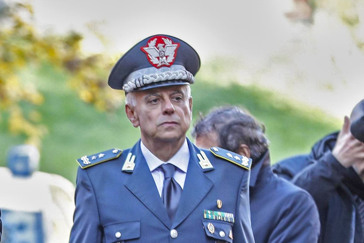 Vita, carriera e passioni di Vecchione. Il capo delle spie più amato da Conte