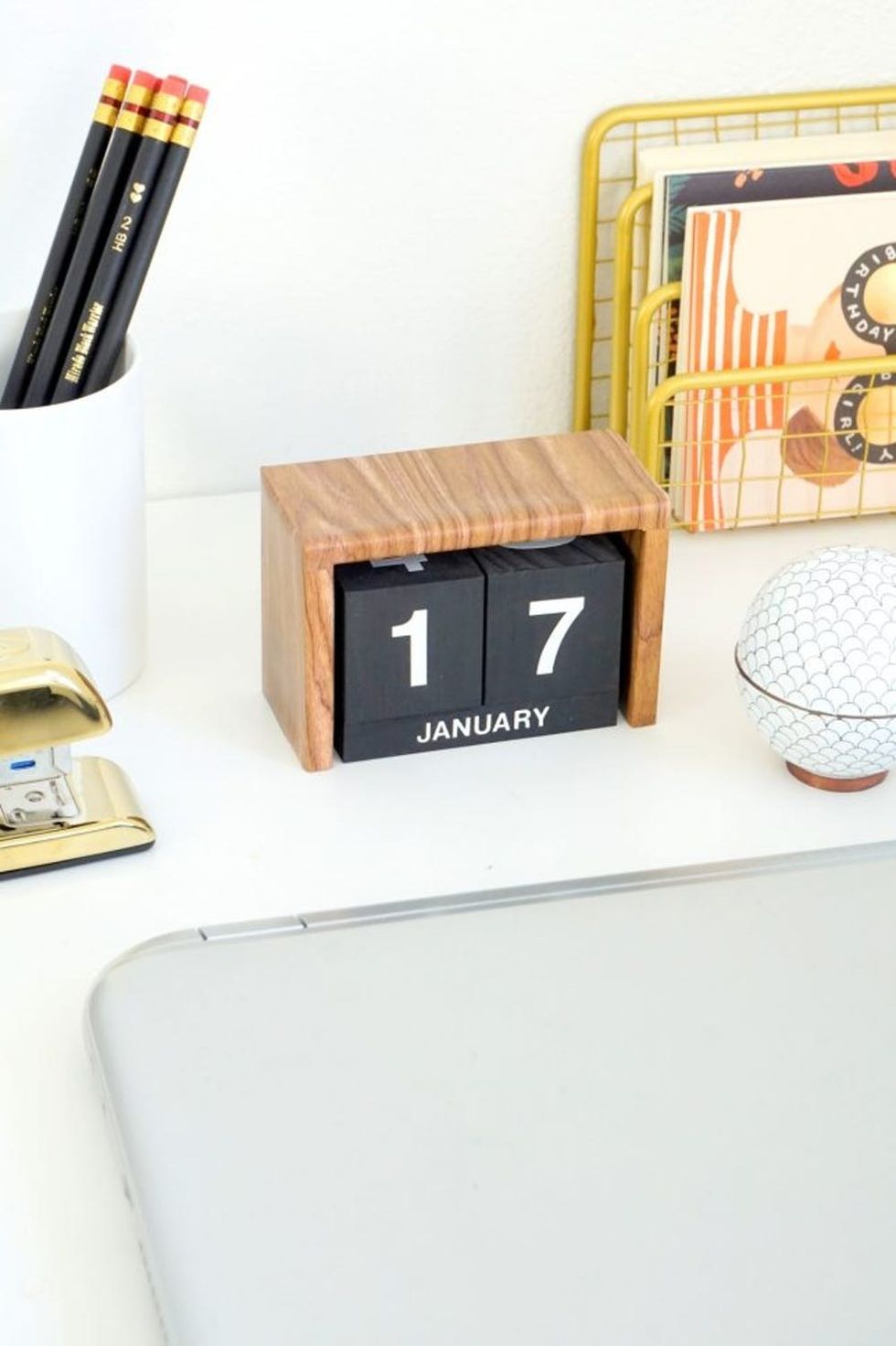 20 Trendy 2017 Desk Calendars To Buy Or Diy Brit Co