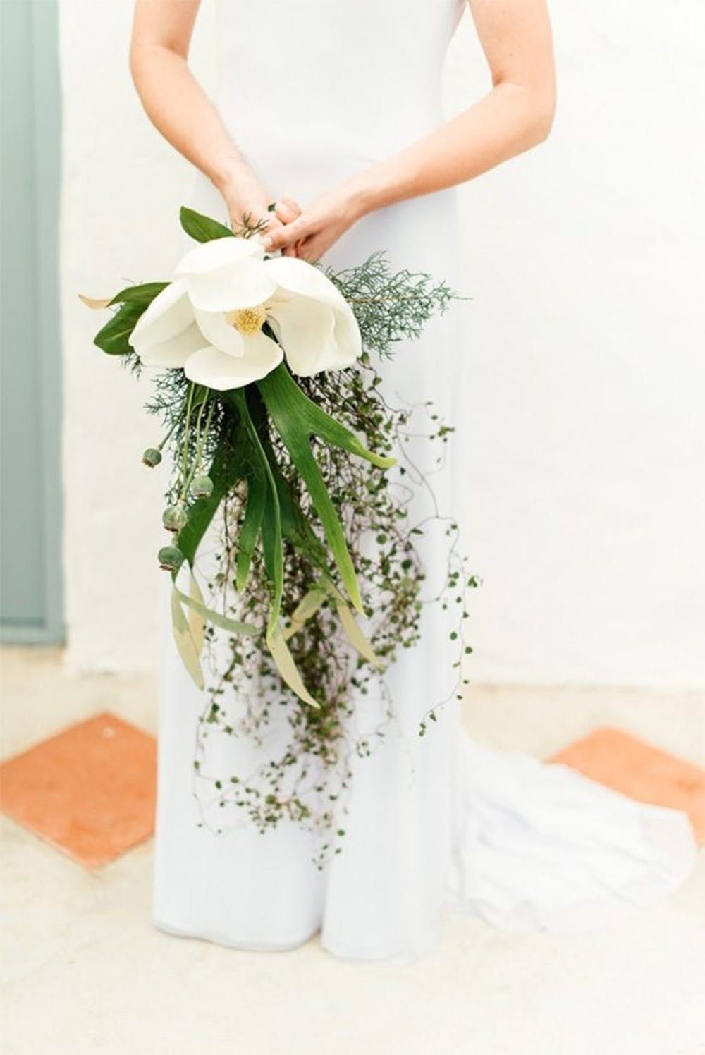 minimalist bridesmaid bouquet