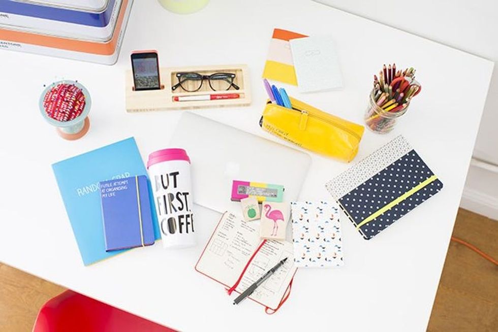 Having A Messy Desk Might Mean You Re More Creative Says Science