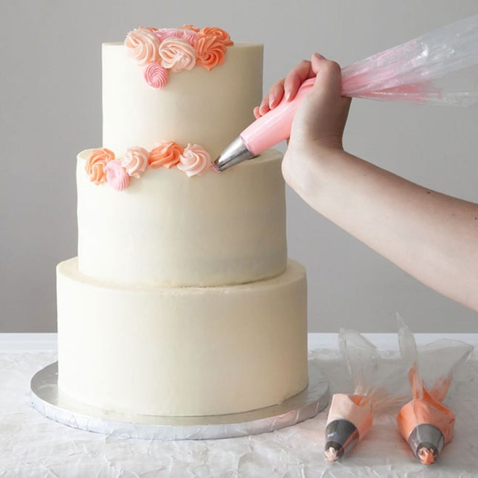 4 Easy Ways To Diy A Wedding Cake Brit Co