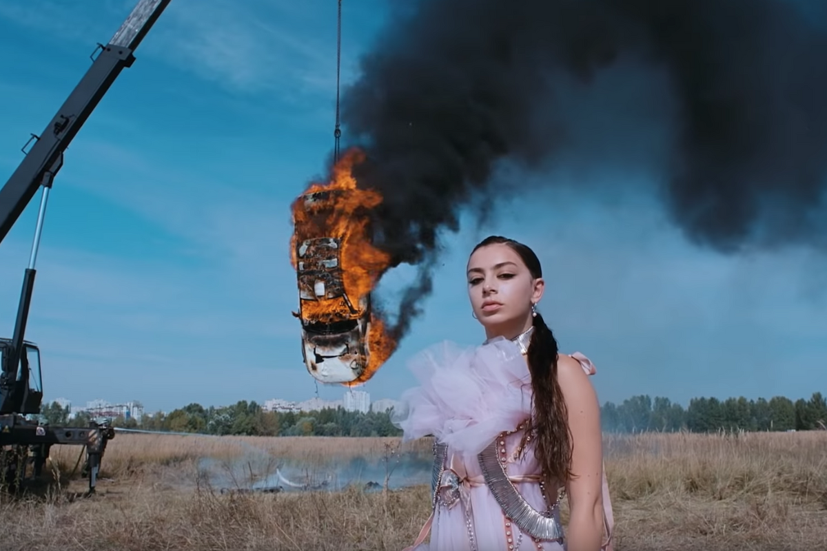 Charli Xcx Lights A Car On Fire In White Mercedes Paper