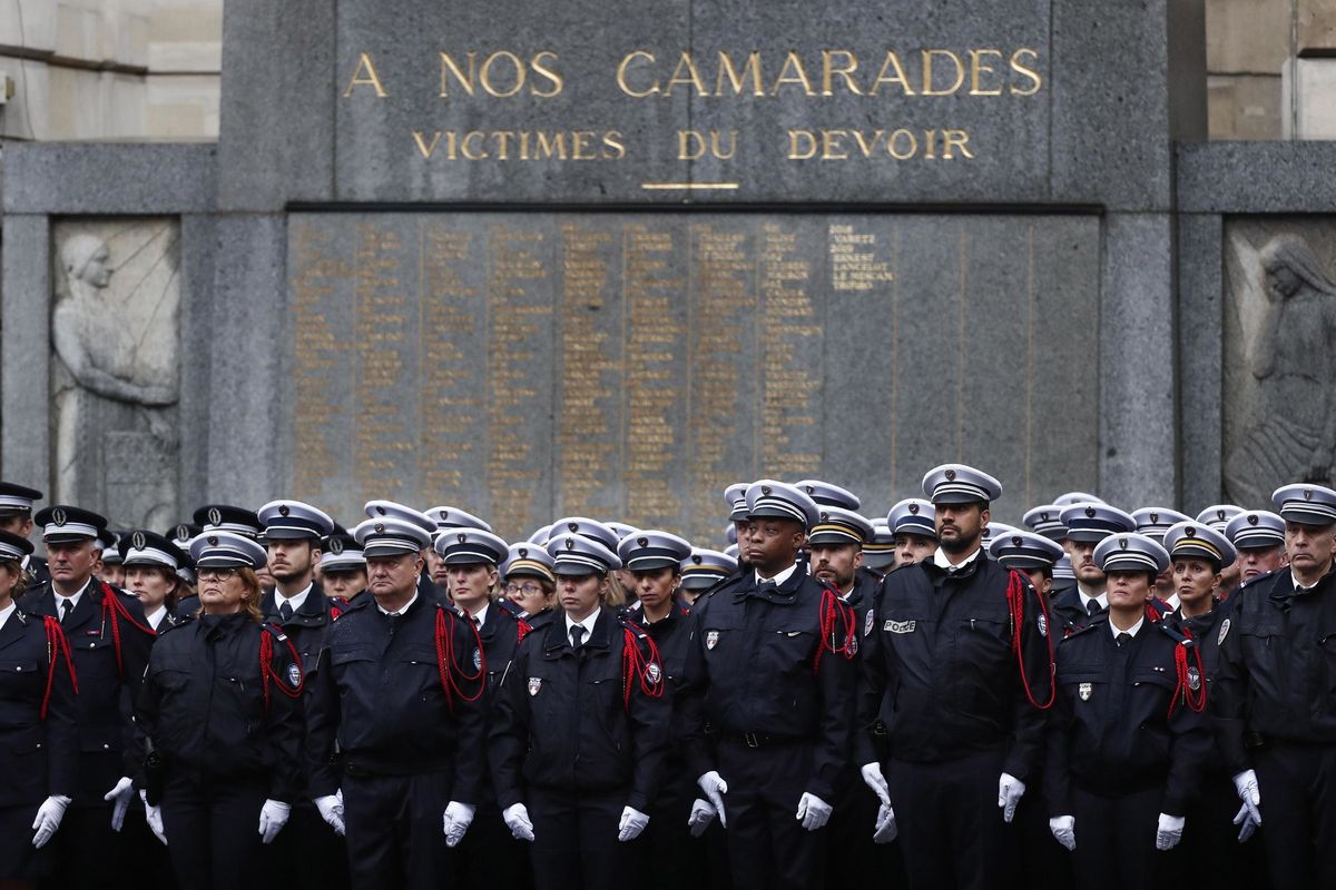 Dopo l’attacco di Parigi la polizia sommersa da minacce di stampo Isis