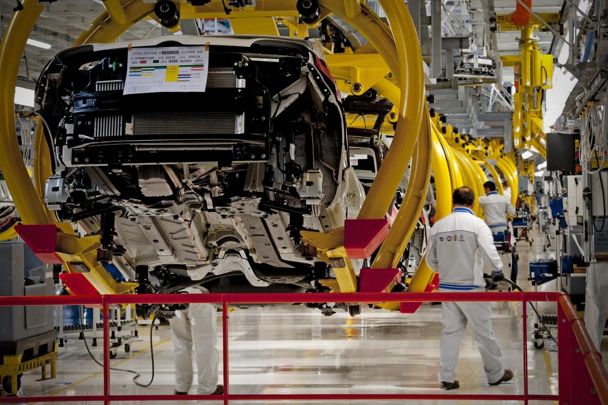 In Italia produzione di auto a -20%. Anche Parigi inizia a perdere colpi