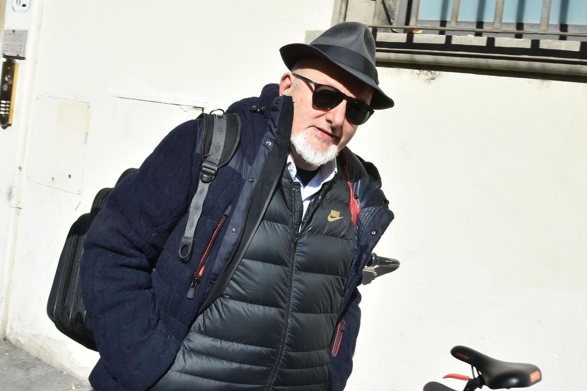 Per i pm babbo Renzi usava per i suoi affari un cellulare intestato a un extracomunitario