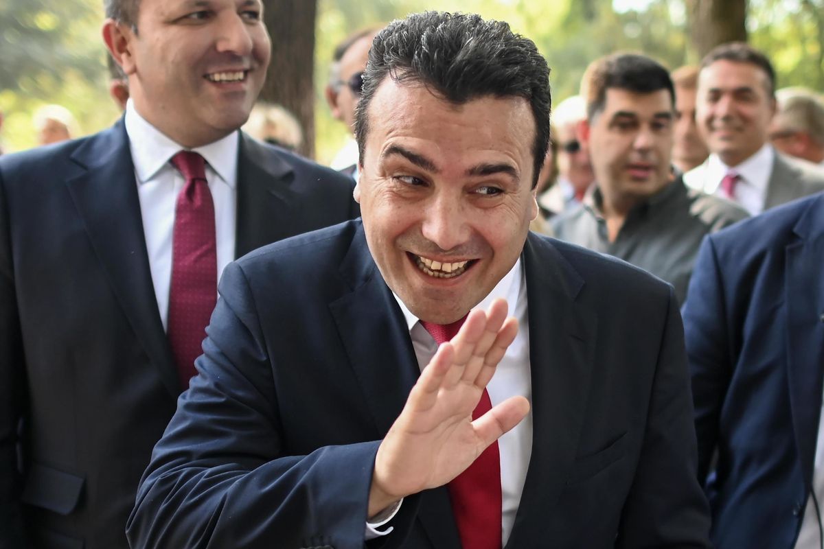 Zaev voleva sostituire la lingua macedone. L'Europa lo ferma e lo sbugiarda