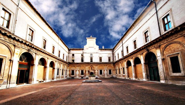 L’università dei misteri rischia di fallire