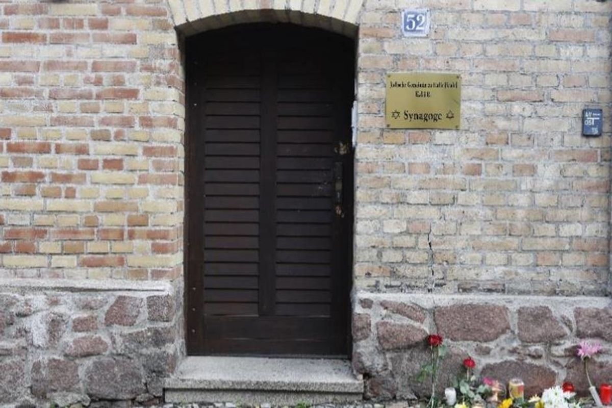80 lives were saved because a German synagogue attacker couldn't figure out how to open the door