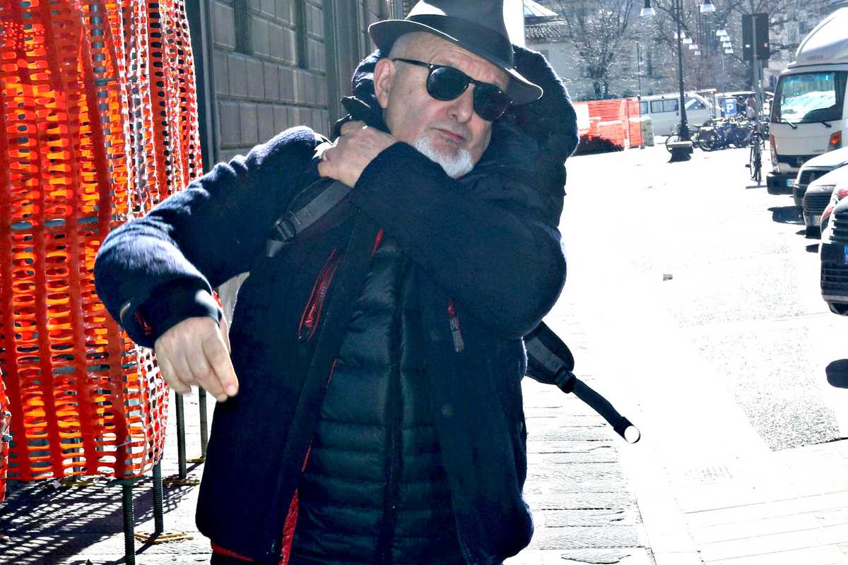 Lavoratori abusivi e schede telefoniche: Tiziano pesca spesso in Nigeria