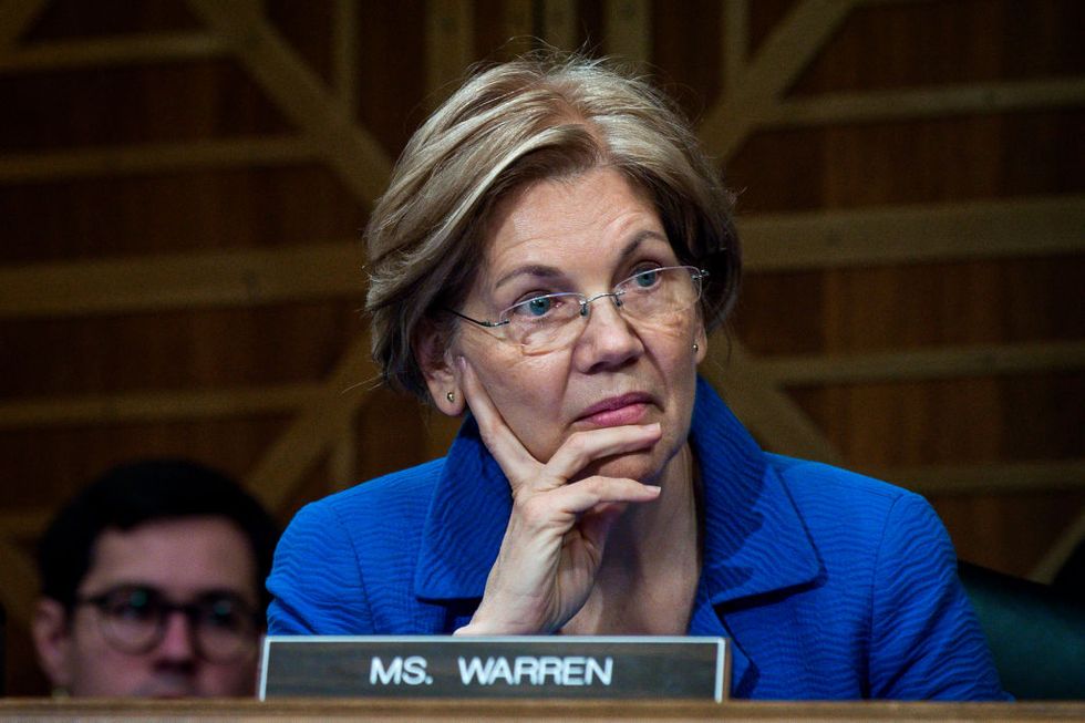 Elizabeth Warren Just Perfectly Trolled the Expectation That Female Candidates Describe Themselves as 'Wives and Mothers'