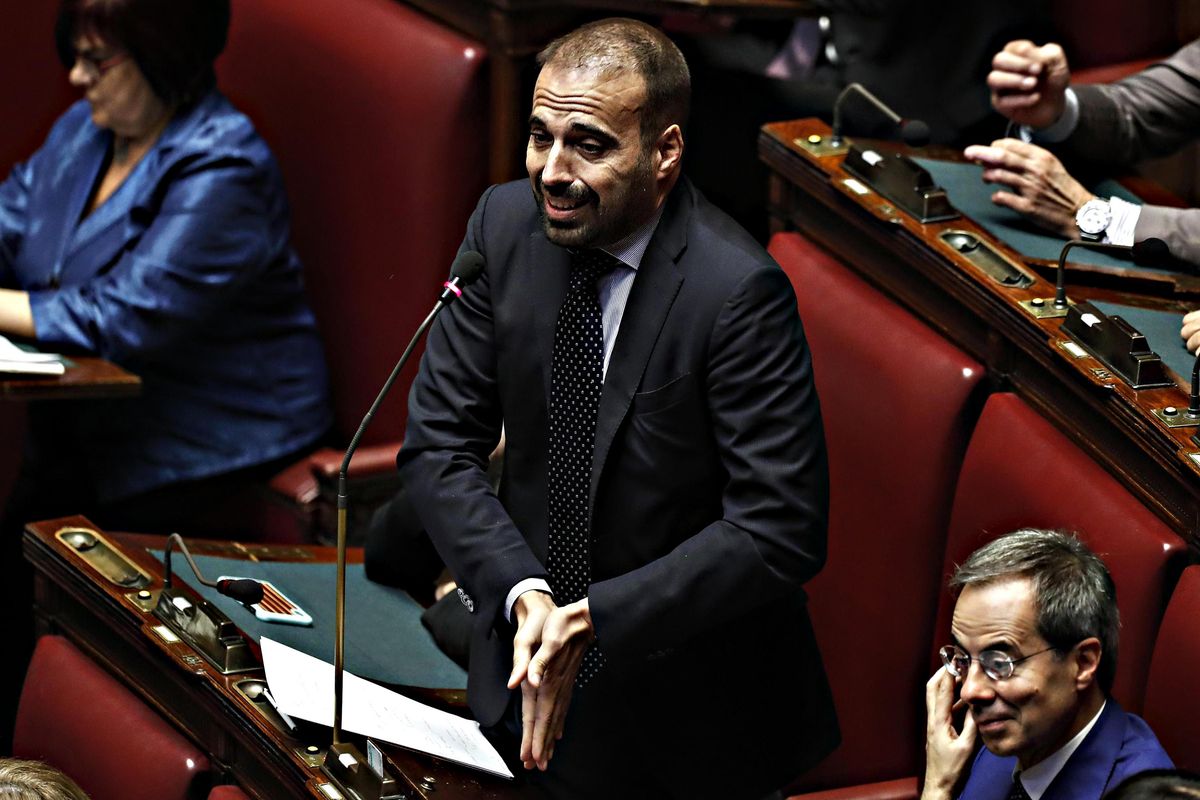 Grazie alle norme anti odio vogliono schedare chi commenta sui social