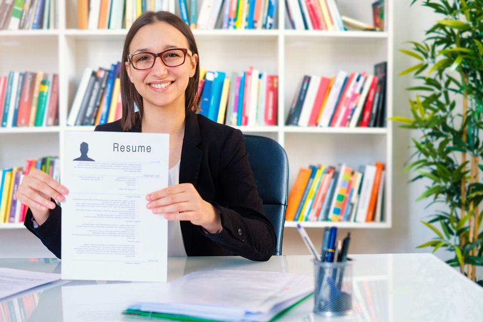 Recruiter holds up a simple but effective resume