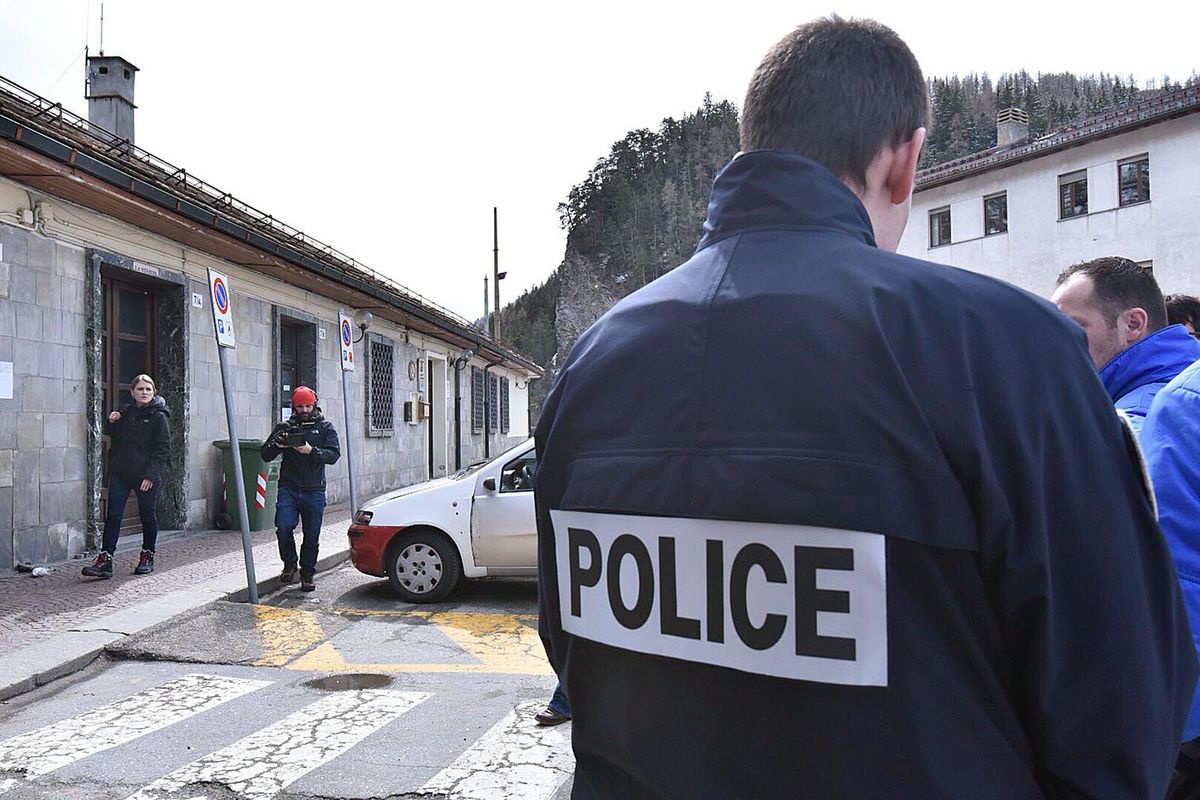 In Francia c’è la gara di agguati alla polizia
