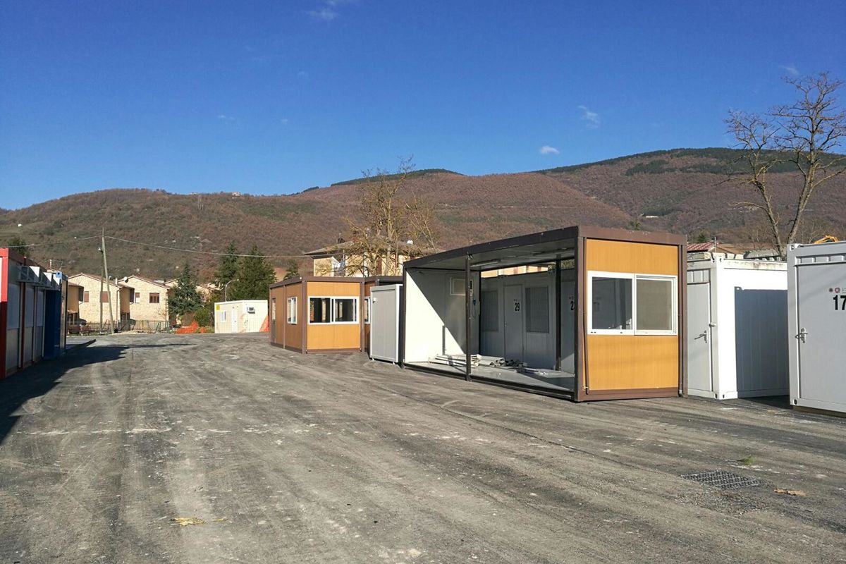 Nonnina sfrattata dal container. Ma la sua casa è inagibile dal 1997