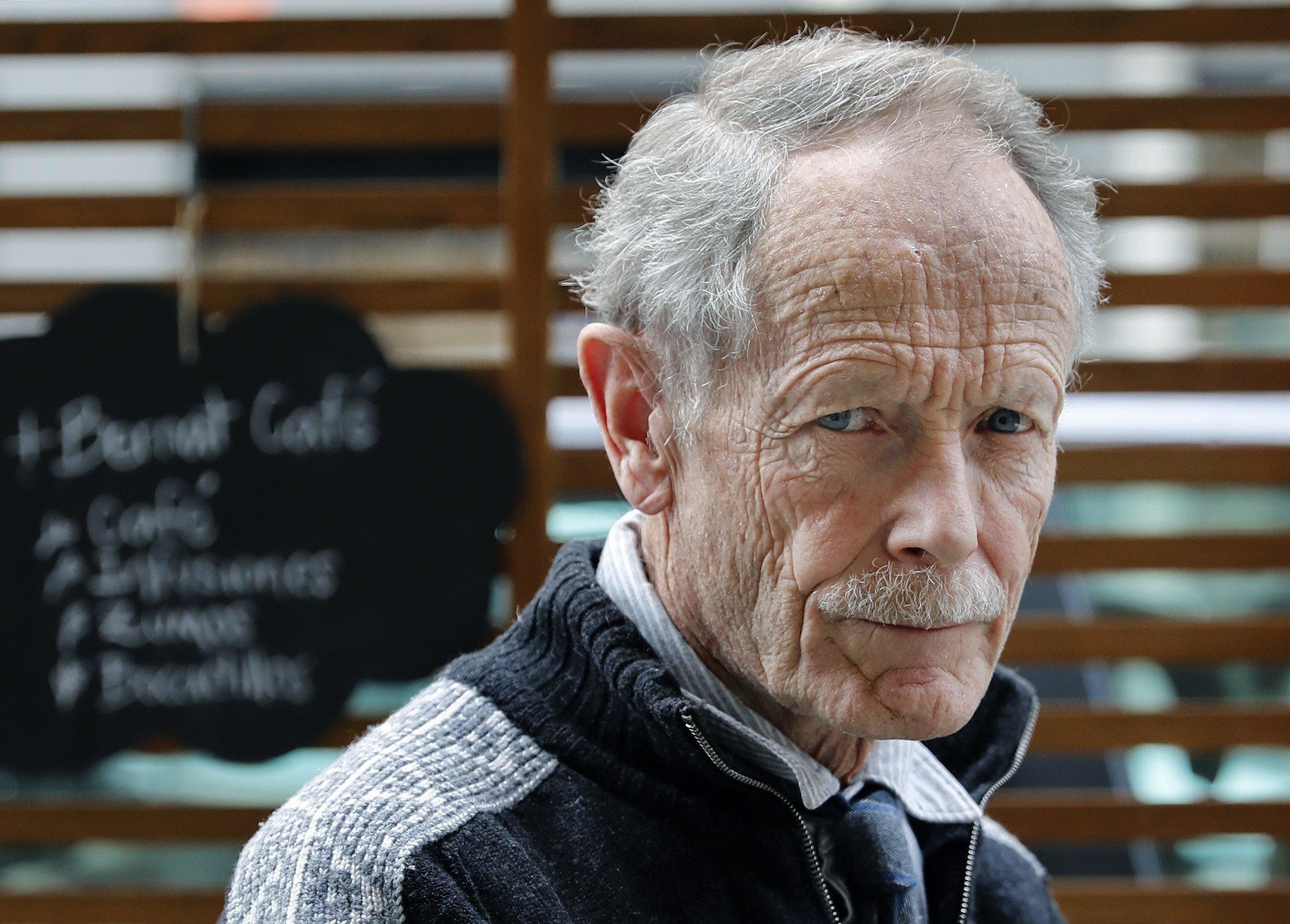 De Luca ha nostalgia di Lotta continua e vorrebbe i leghisti in cura psichiatrica