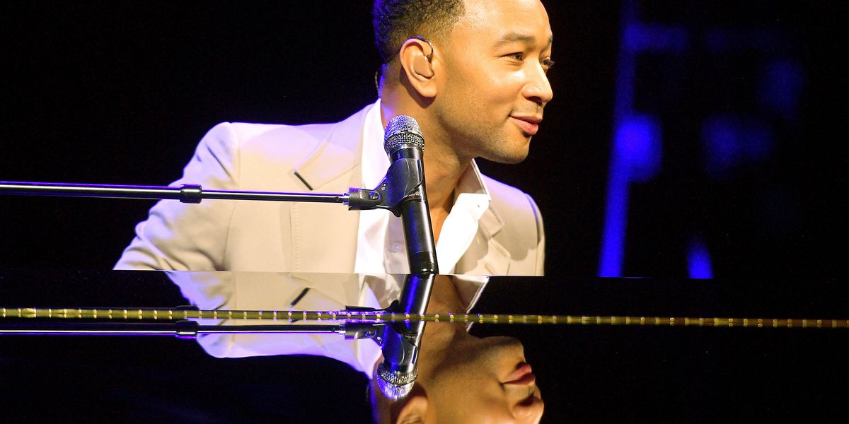 John Legend Sings Wine Drunk at Universal Studios