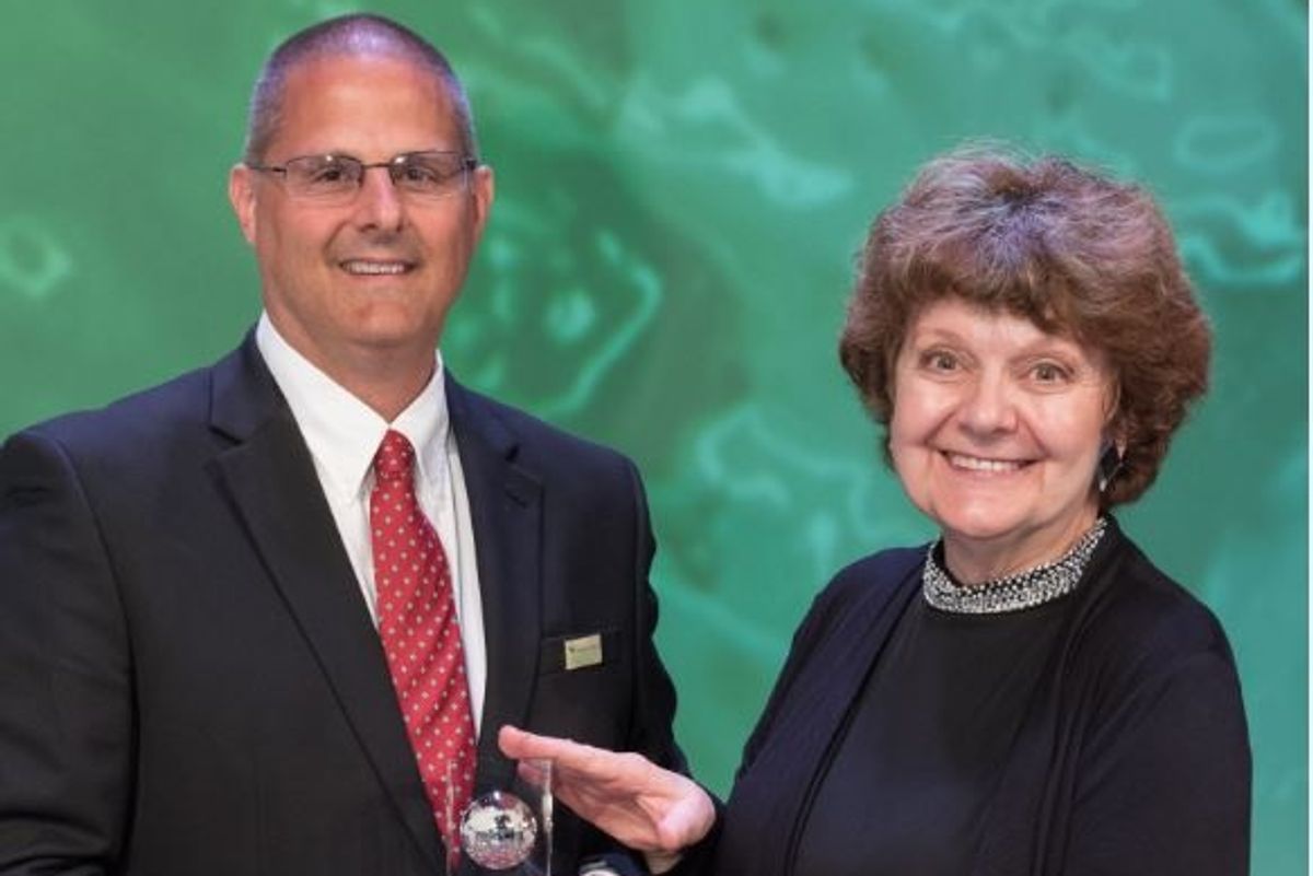 Penske Logistics Receives U.S. EPA SmartWay Excellence Award
