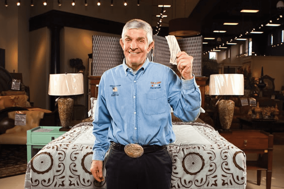 Ken Hoffman calls out a radio host's lame Twitter attack on Mattress Mack